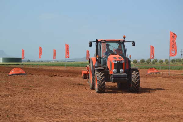 DEMOAGRO 2017: Kubota luce su amplia gama de tractores e implementos