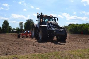 Valtra presenta el apoyabrazos SmartTouch y la cuarta generación de tractores